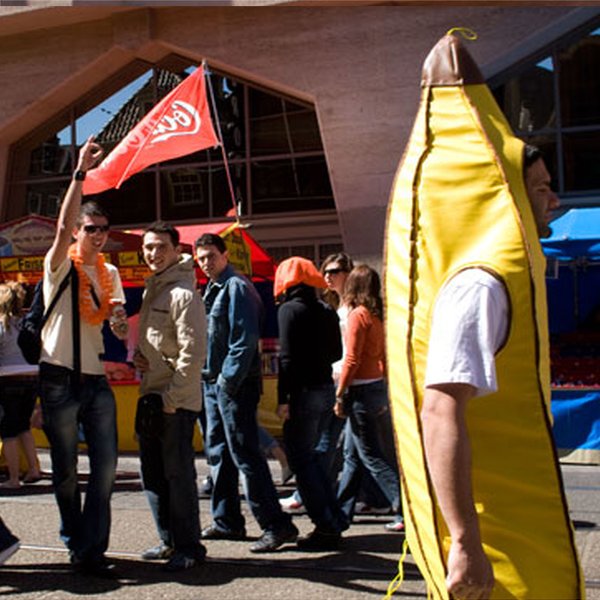 The walls of my skin are the limits of my home (Benito Banana)